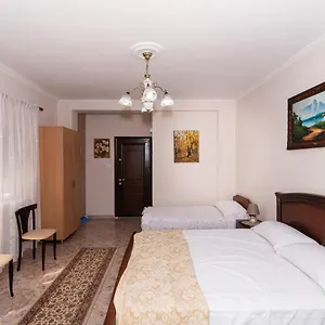 Erla's , Tirana Albanië